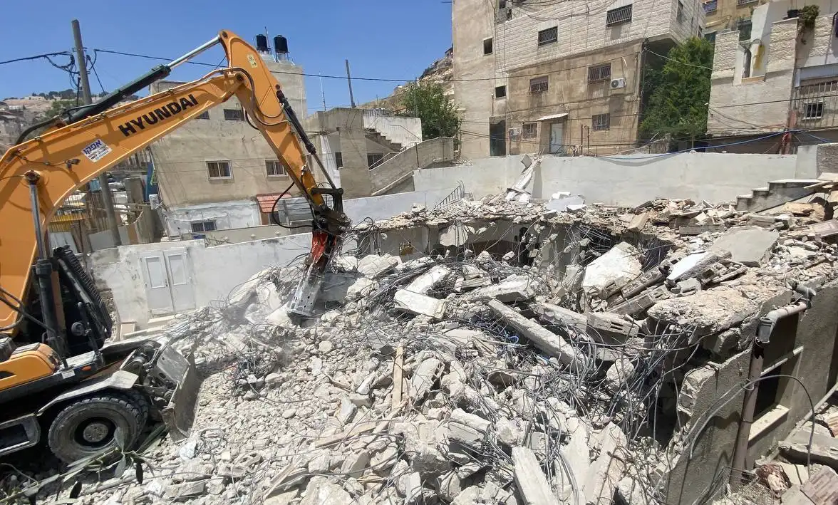 الاحتلال يجبر ثلاثة مواطنين على هدم منازلهم ذاتيا في بيت جالا